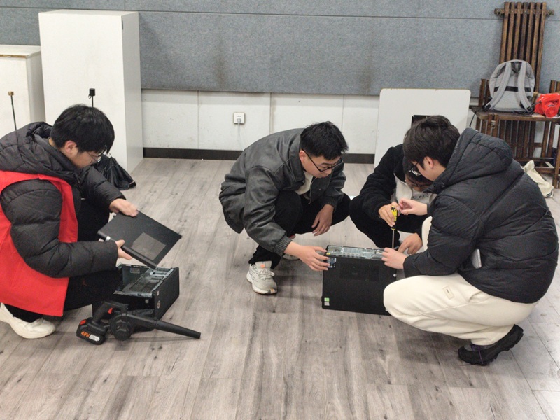 护航校园办公高效运行——必赢3003no1线路检测中心开展全校办公室电脑除尘服务